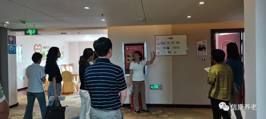 市领导走进信康、关爱社区养老