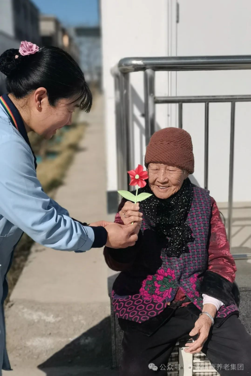 信康养老·燕园的女神节 ---不被年龄定义,她们自成光芒。 信康养老·燕园的女神节 ---不被年龄定义,她们自成光芒。