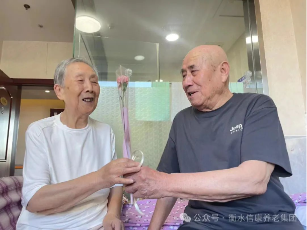 母爱如春,温暖养老院 母爱如春,温暖养老院