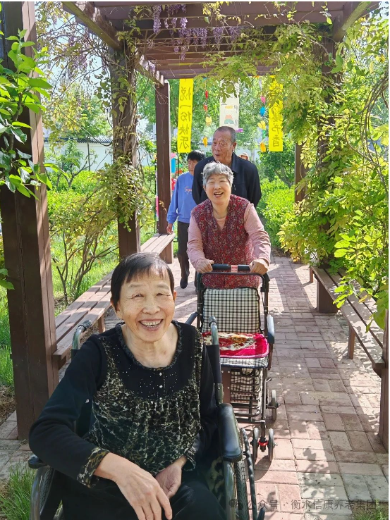 世界读书日 | 书香浸润银发，阅读点亮时光——信康养老·燕园读书日活动