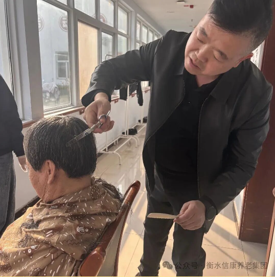 二月二龙抬头 | 院长亲手为长者理发：“您陪我长大，我陪您们变老”